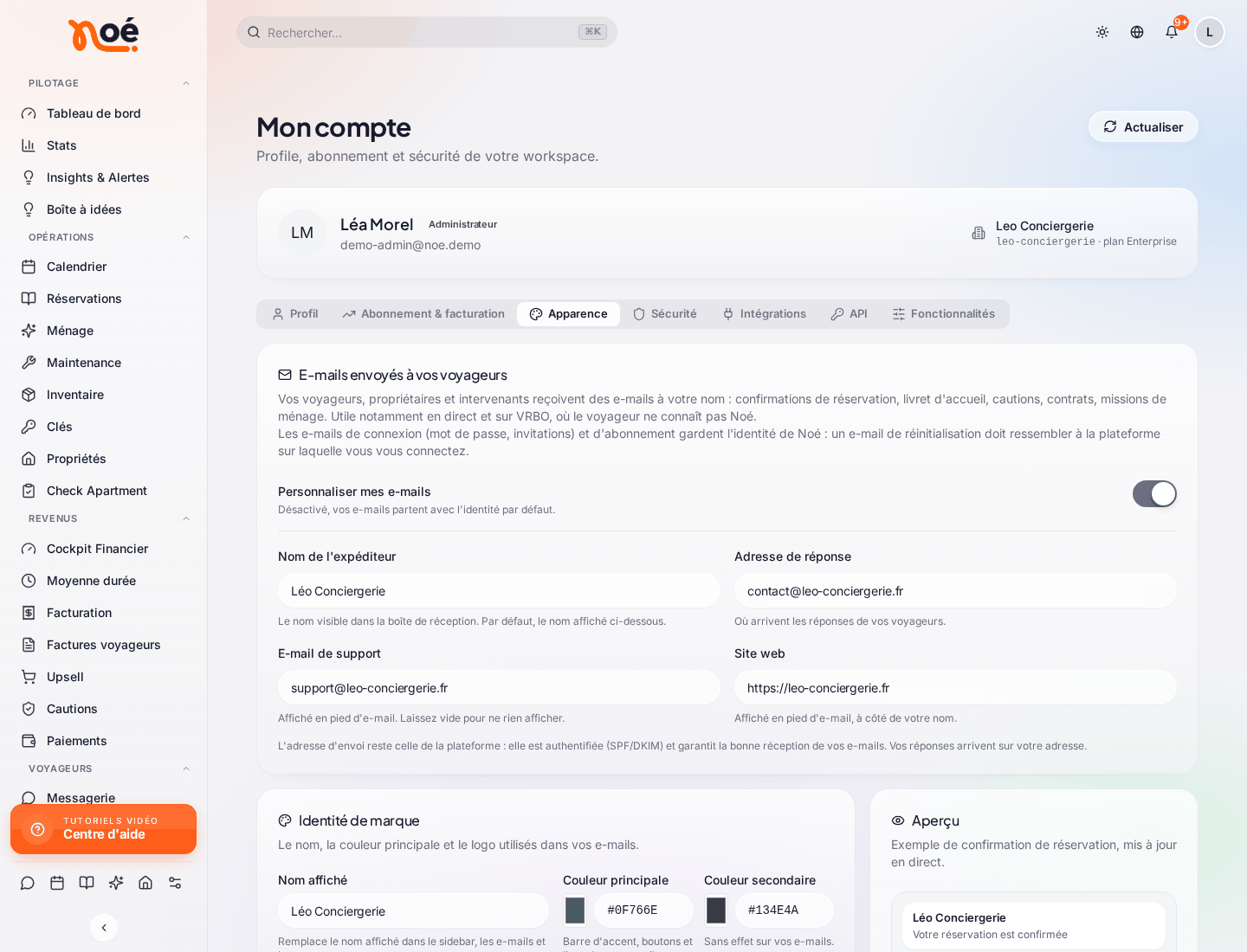 « Mon compte », onglet « Apparence » : la carte « E-mails envoyés à vos voyageurs » avec l’interrupteur « Personnaliser mes e-mails » activé, « Nom de l’expéditeur », « Adresse de réponse », « E-mail de support » et « Site web », puis la carte « Identité de marque » (nom affiché, couleur principale et secondaire) et l’« Aperçu » d’un e-mail de confirmation