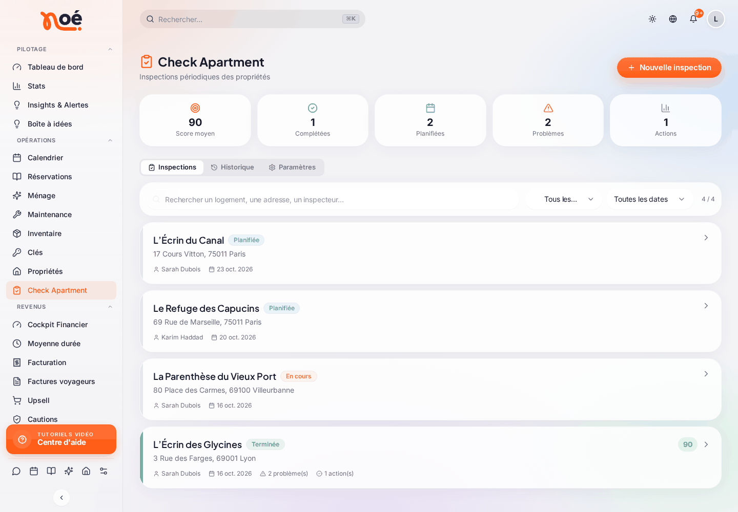La page « Check Apartment », onglet « Inspections » : les compteurs « Score moyen » 90, « Complétées » 1, « Planifiées » 2, « Problèmes » 2 et « Actions » 1, la recherche et les filtres, puis la liste : L’Écrin du Canal et Le Refuge des Capucins « Planifiée », La Parenthèse du Vieux Port « En cours », L’Écrin des Glycines « Terminée » avec son score 90, « 2 problème(s) » et « 1 action(s) »