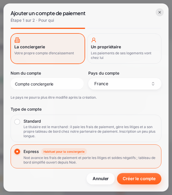 La fenêtre « Ajouter un compte de paiement », « Étape 1 sur 2 · Pour qui » : la carte « La conciergerie » choisie (« Votre propre compte d’encaissement ») à côté de « Un propriétaire », le « Nom du compte » (« Compte conciergerie »), le « Pays du compte » (France, « Le pays ne pourra plus être modifié après la création. »), le « Type de compte » avec « Express » coché (« Habituel pour la conciergerie ») sous « Standard », et les boutons « Annuler » et « Créer le compte »