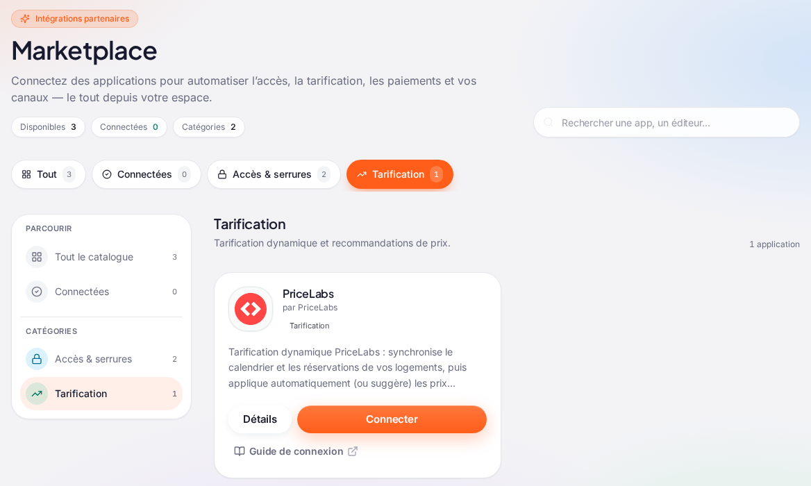 La page « Marketplace » avec le filtre « Tarification » sélectionné (en orange) : à gauche, la catégorie « Tarification » mise en avant ; à droite, la carte PriceLabs « par PriceLabs » non connectée, sa description « Tarification dynamique PriceLabs : synchronise le calendrier et les réservations de vos logements… », les boutons « Détails » et « Connecter », et le lien « Guide de connexion »