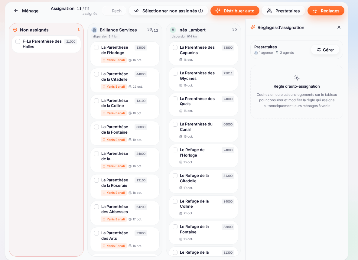 Le panneau « Réglages d’assignation » ouvert à droite du tableau : la carte « Prestataires » (1 agence, 2 agents, bouton « Gérer ») et, tant qu’aucun logement n’est coché, le message « Règle d’auto-assignation : cochez un ou plusieurs logements sur le tableau pour consulter et modifier la règle qui assigne automatiquement leurs ménages à venir »