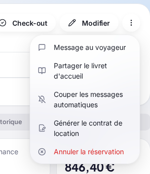 Le menu « ⋮ » de la fiche d’une réservation : « Message au voyageur », « Partager le livret d’accueil », « Couper les messages automatiques », « Générer le contrat de location » et, en rouge, « Annuler la réservation »