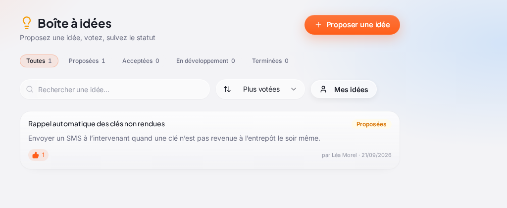 La « Boîte à idées » : le bouton « Proposer une idée », les filtres par statut (Toutes, Proposées, Acceptées, En développement, Terminées), la recherche, le tri « Plus votées », « Mes idées », et une idée « Proposée » avec son titre, sa description et son nombre de votes